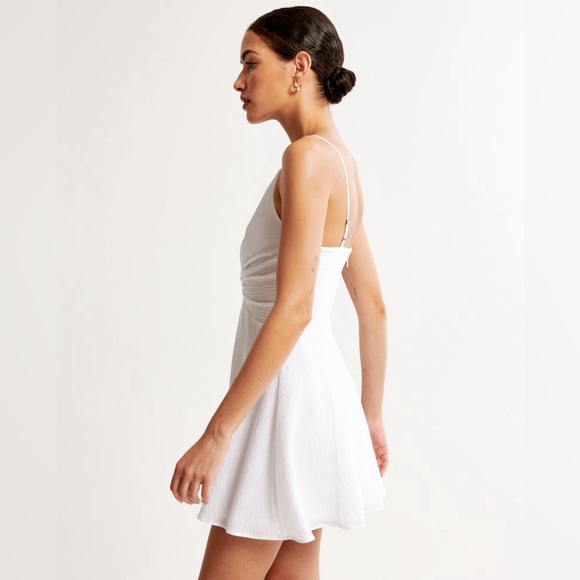 NWT Abercrombie Crinkle Textured Twist-Front Mini Dress - Picture 2 of 8